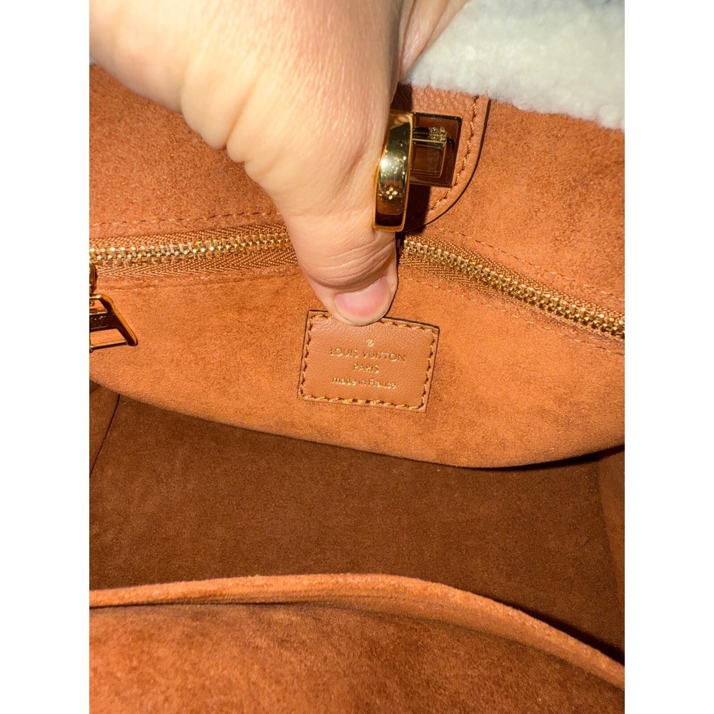 Louis Vuitton On My Side PM Caramel Leather Shearling Monogram Handbag M58918 - Picture 5 of 12